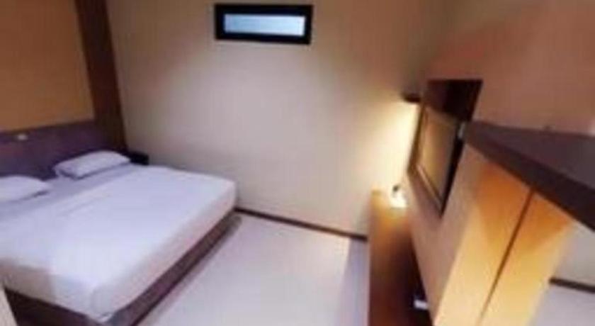 Hotel Khalista Purwakarta Bagian luar foto